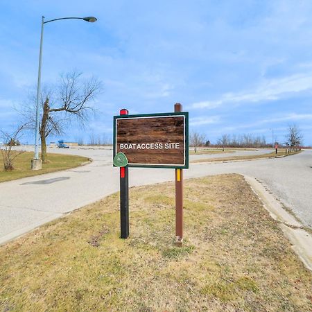 Scenic Evans Hideaway Steps To Lake Huron! Oscoda Екстер'єр фото