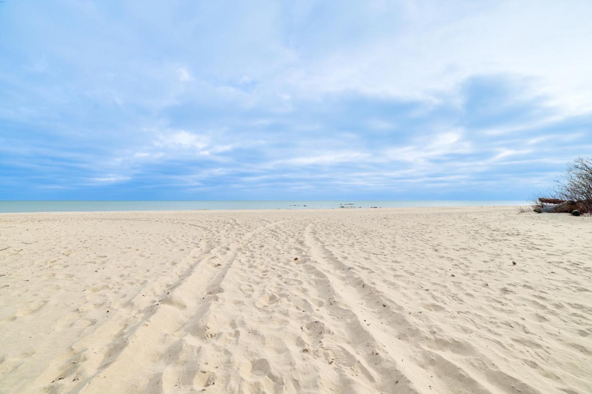 Scenic Evans Hideaway Steps To Lake Huron! Oscoda Екстер'єр фото