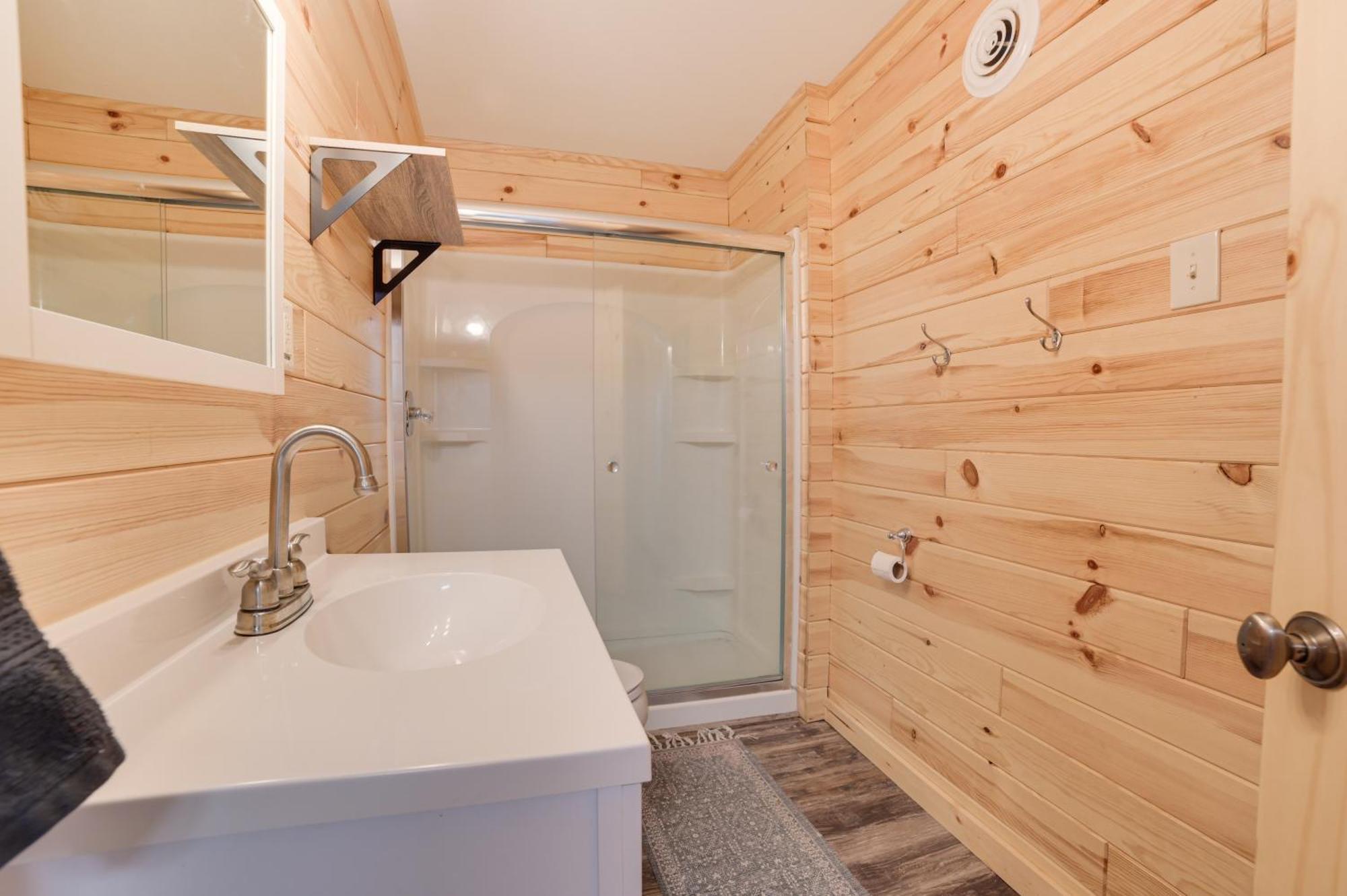 Scenic Evans Hideaway Steps To Lake Huron! Oscoda Екстер'єр фото
