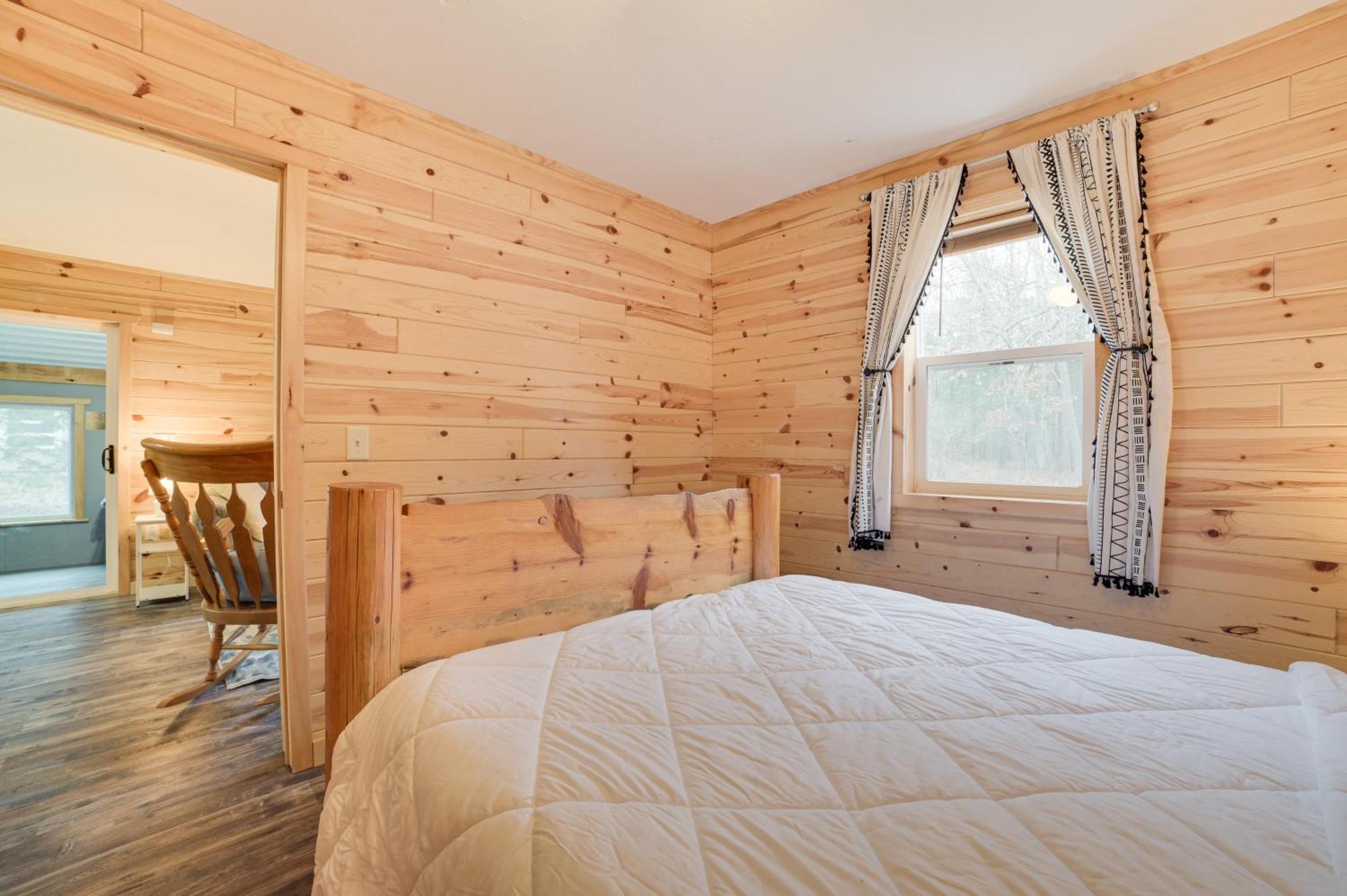 Scenic Evans Hideaway Steps To Lake Huron! Oscoda Екстер'єр фото