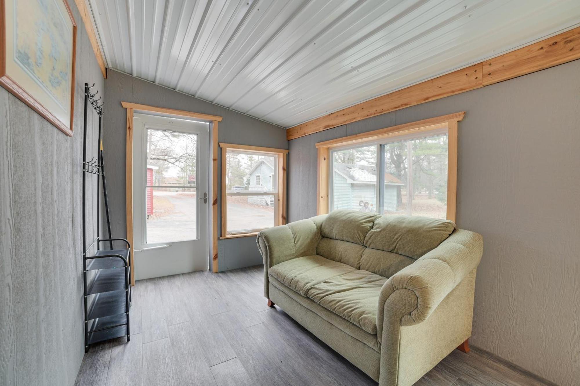 Scenic Evans Hideaway Steps To Lake Huron! Oscoda Екстер'єр фото