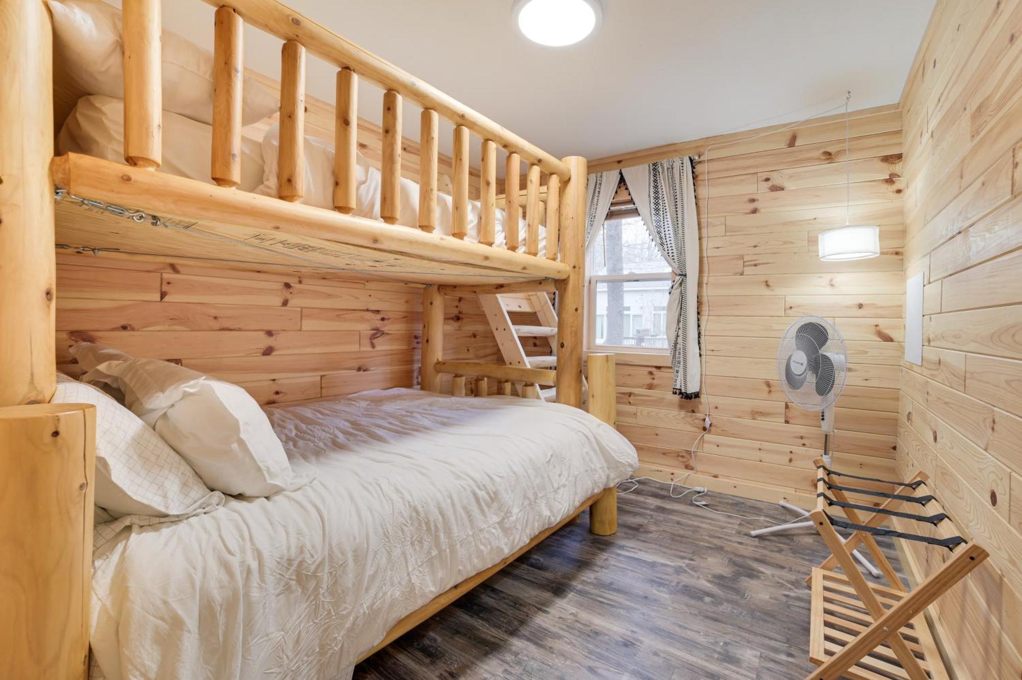 Scenic Evans Hideaway Steps To Lake Huron! Oscoda Екстер'єр фото