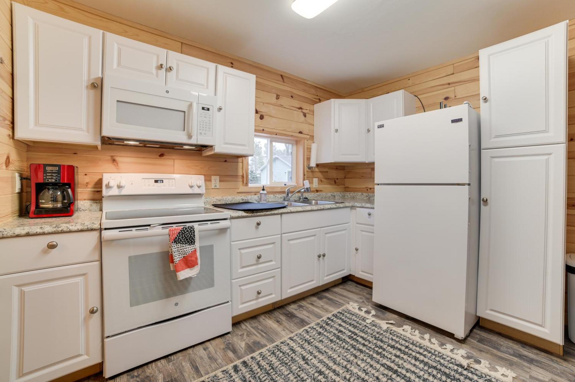 Scenic Evans Hideaway Steps To Lake Huron! Oscoda Екстер'єр фото