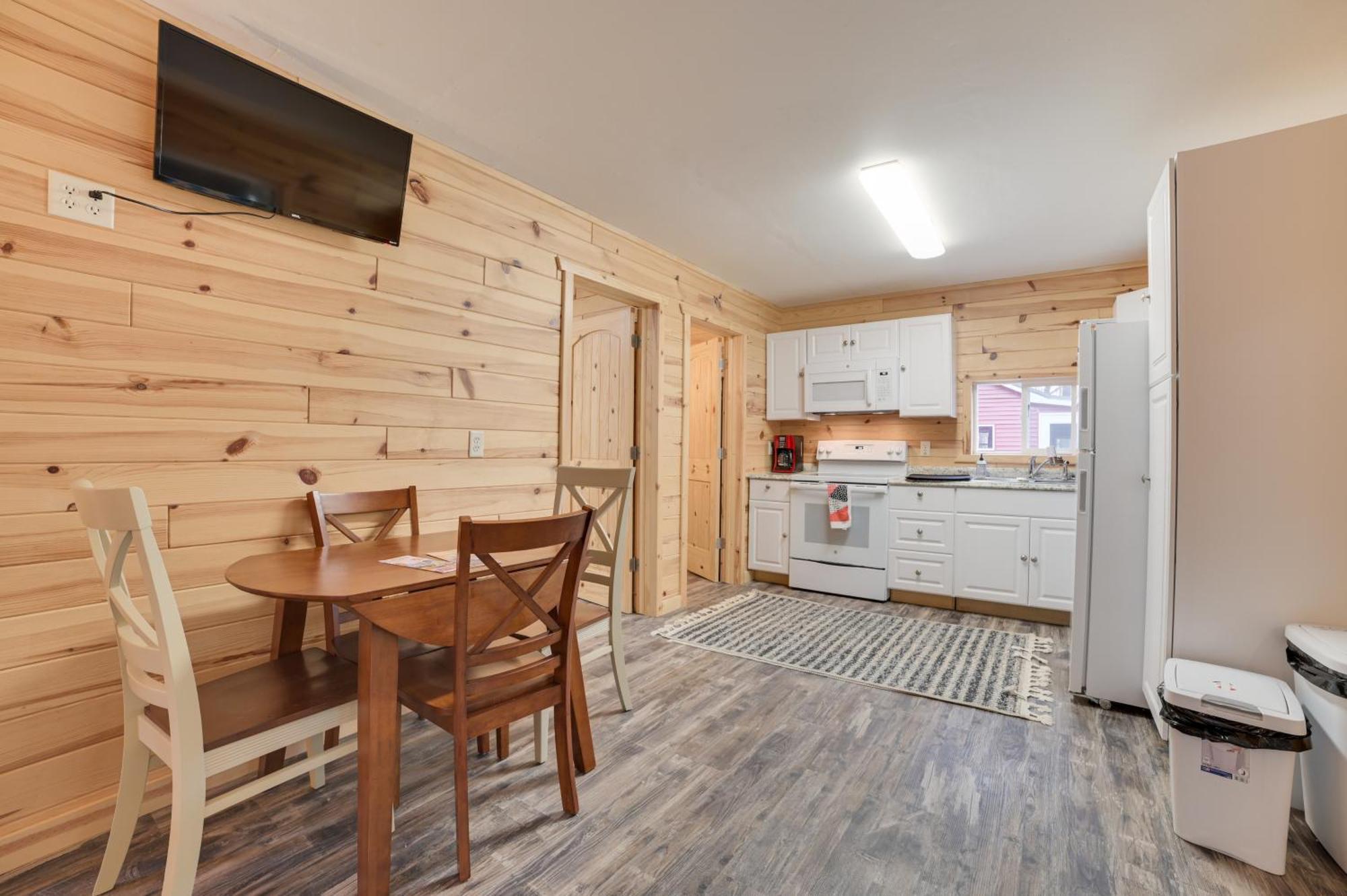 Scenic Evans Hideaway Steps To Lake Huron! Oscoda Екстер'єр фото
