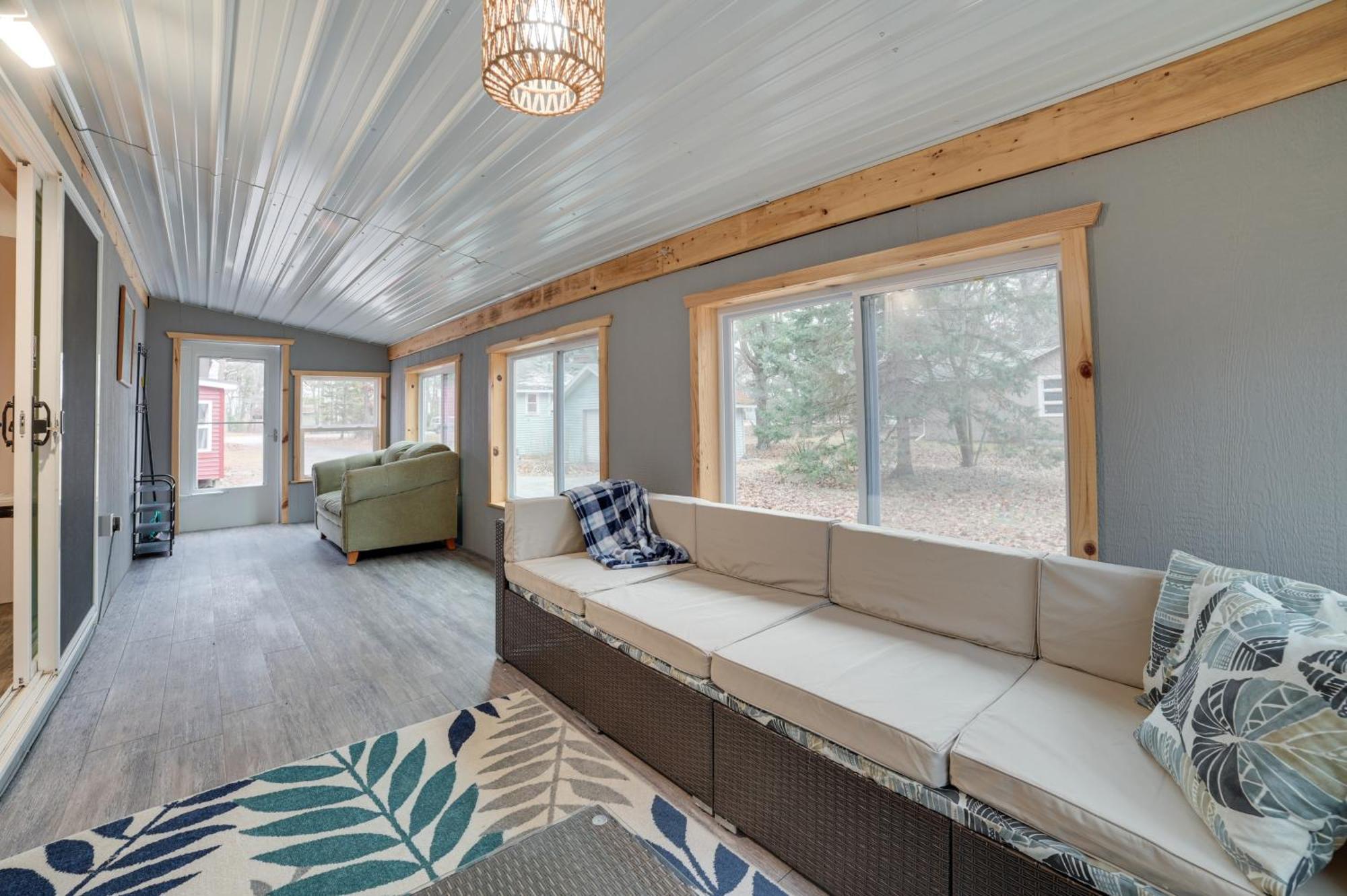 Scenic Evans Hideaway Steps To Lake Huron! Oscoda Екстер'єр фото