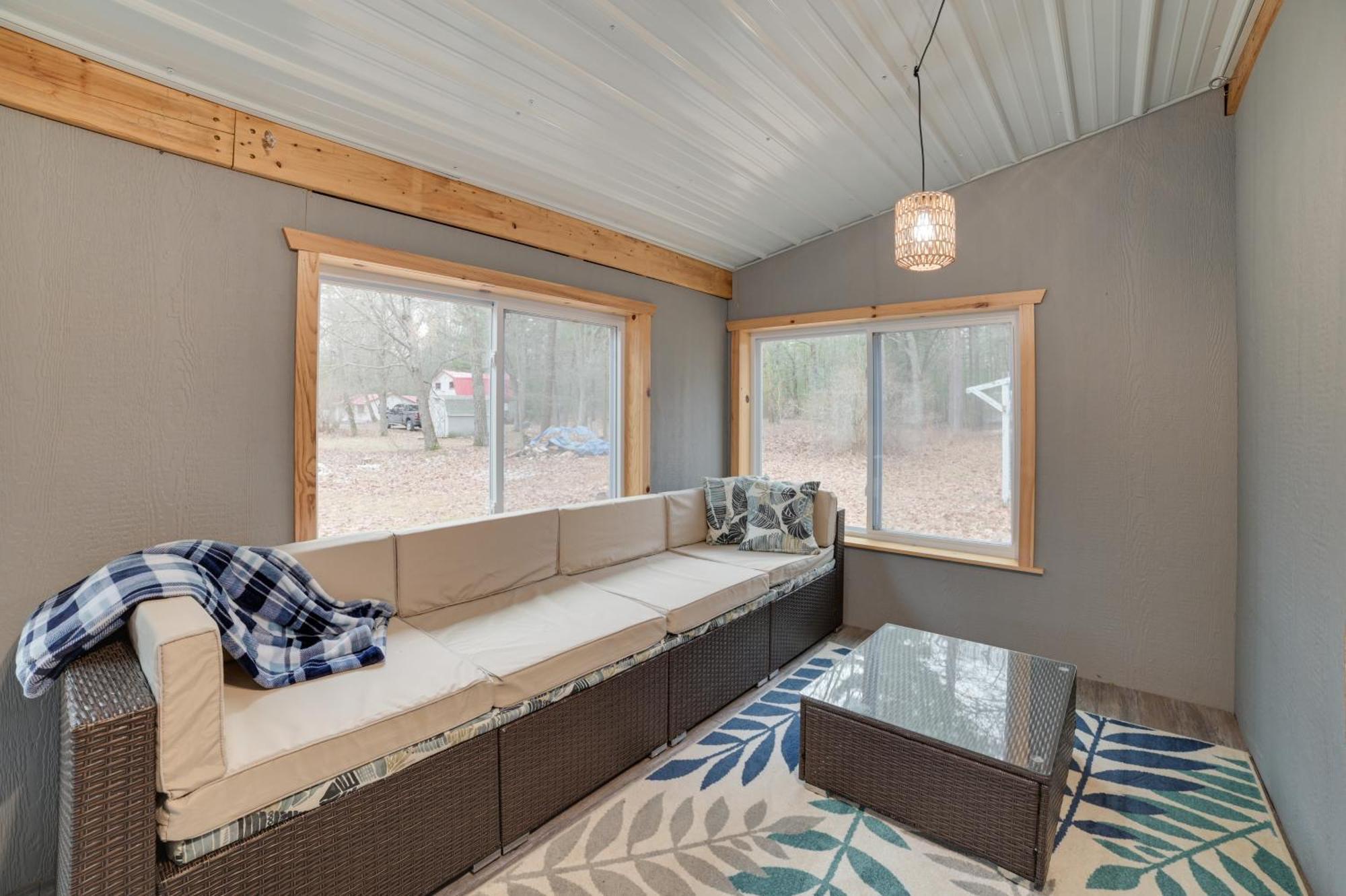 Scenic Evans Hideaway Steps To Lake Huron! Oscoda Екстер'єр фото