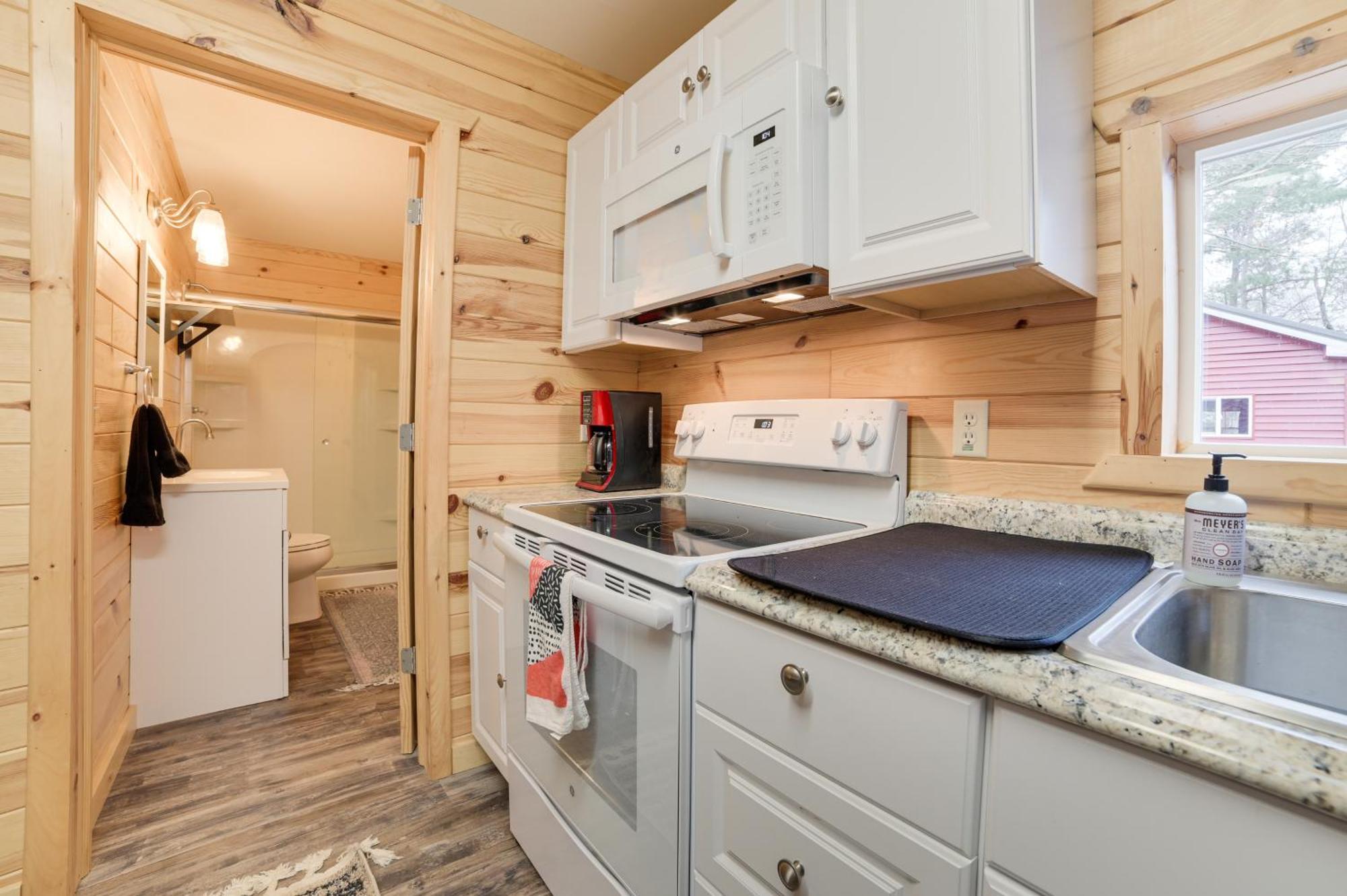 Scenic Evans Hideaway Steps To Lake Huron! Oscoda Екстер'єр фото