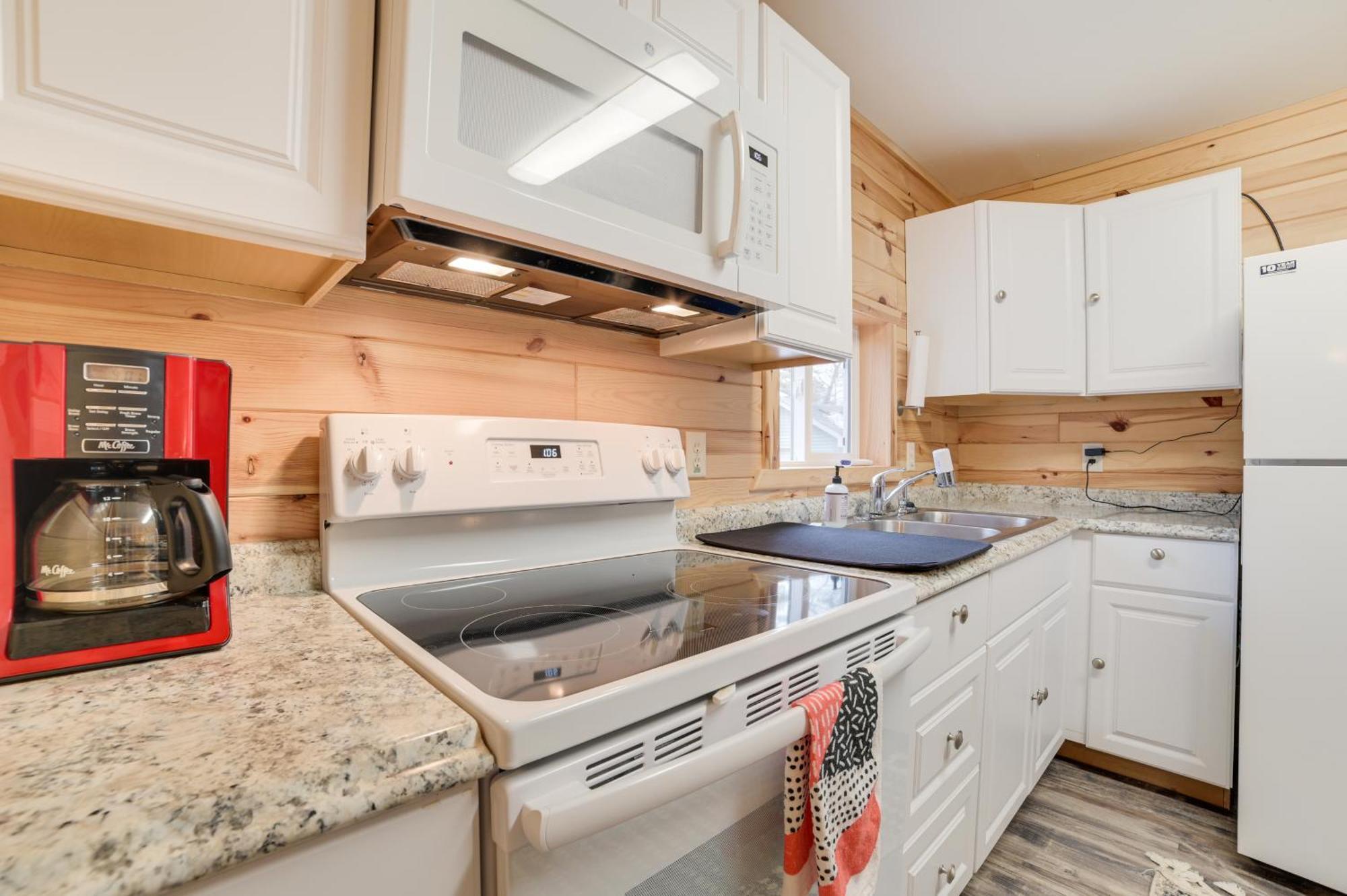 Scenic Evans Hideaway Steps To Lake Huron! Oscoda Екстер'єр фото