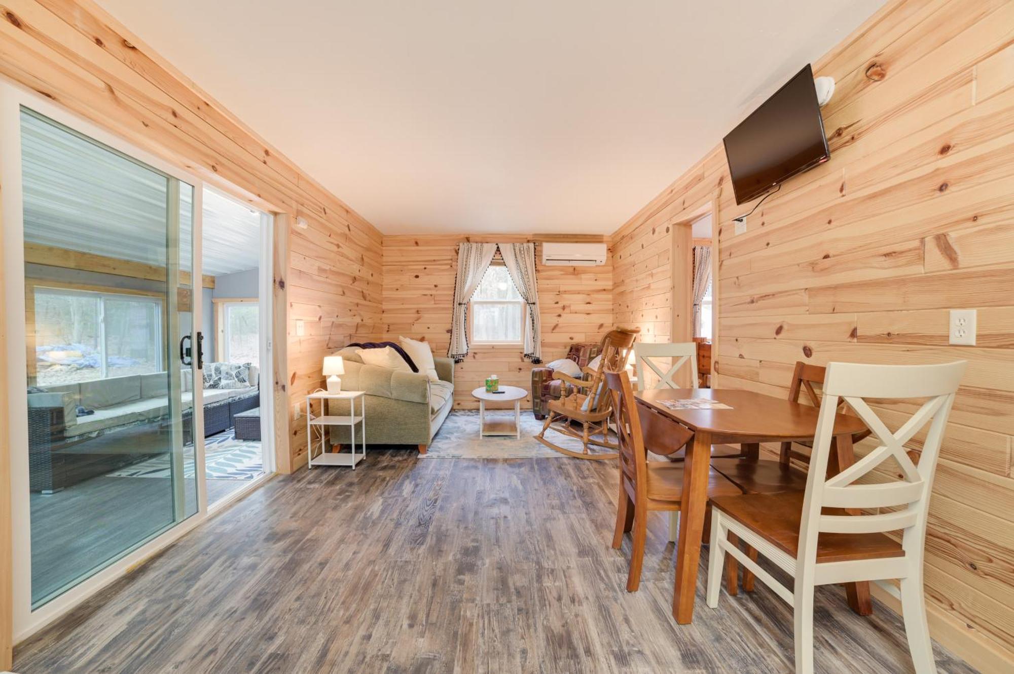 Scenic Evans Hideaway Steps To Lake Huron! Oscoda Екстер'єр фото