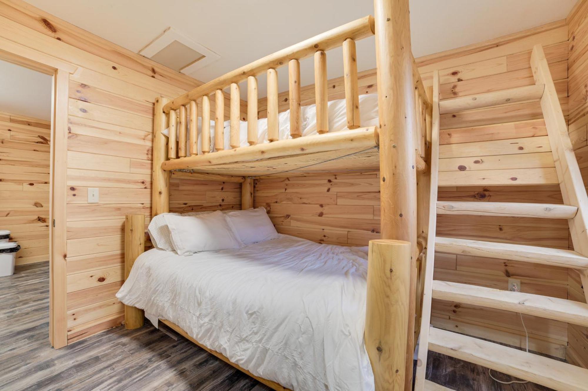 Scenic Evans Hideaway Steps To Lake Huron! Oscoda Екстер'єр фото