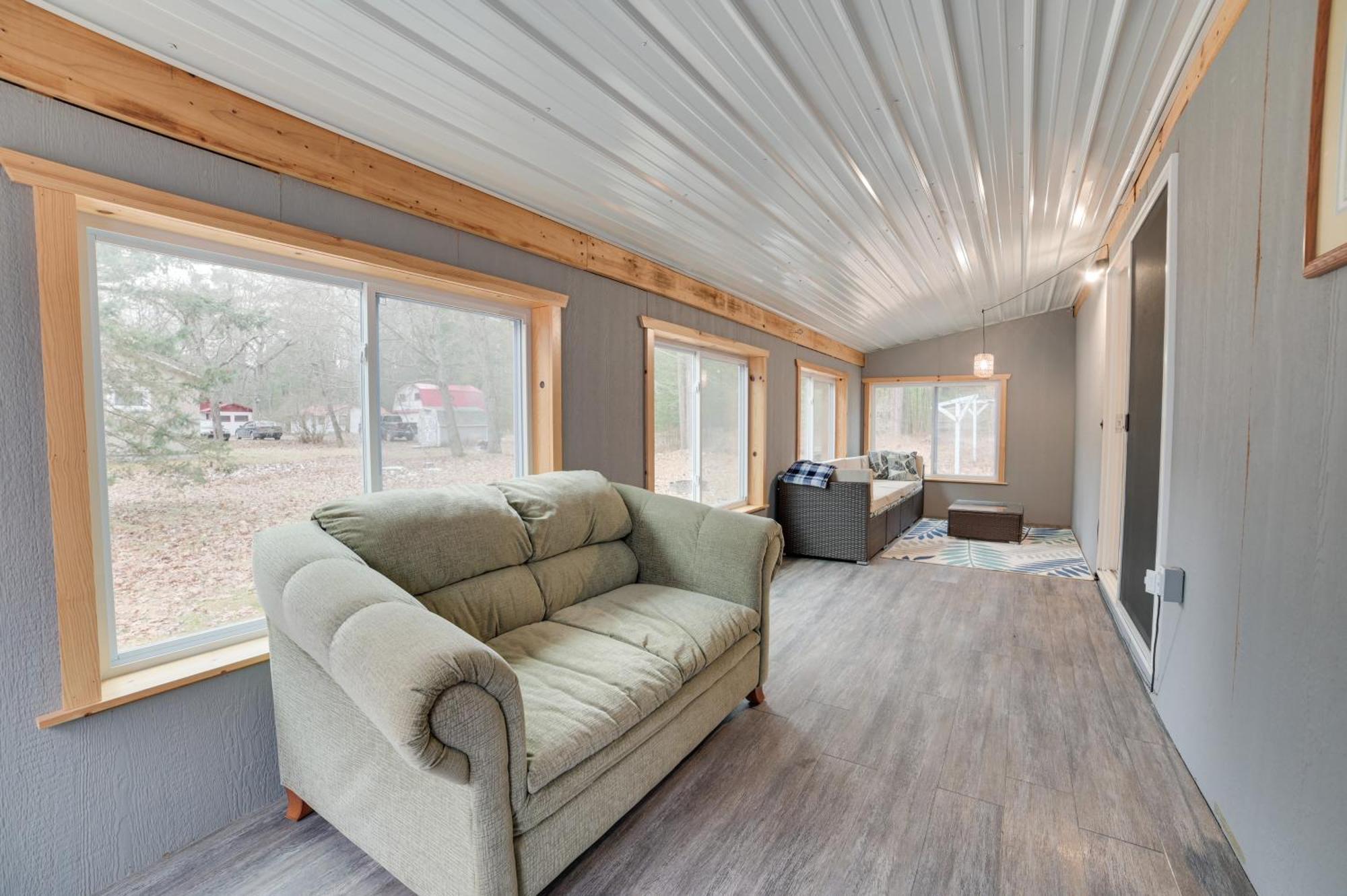 Scenic Evans Hideaway Steps To Lake Huron! Oscoda Екстер'єр фото