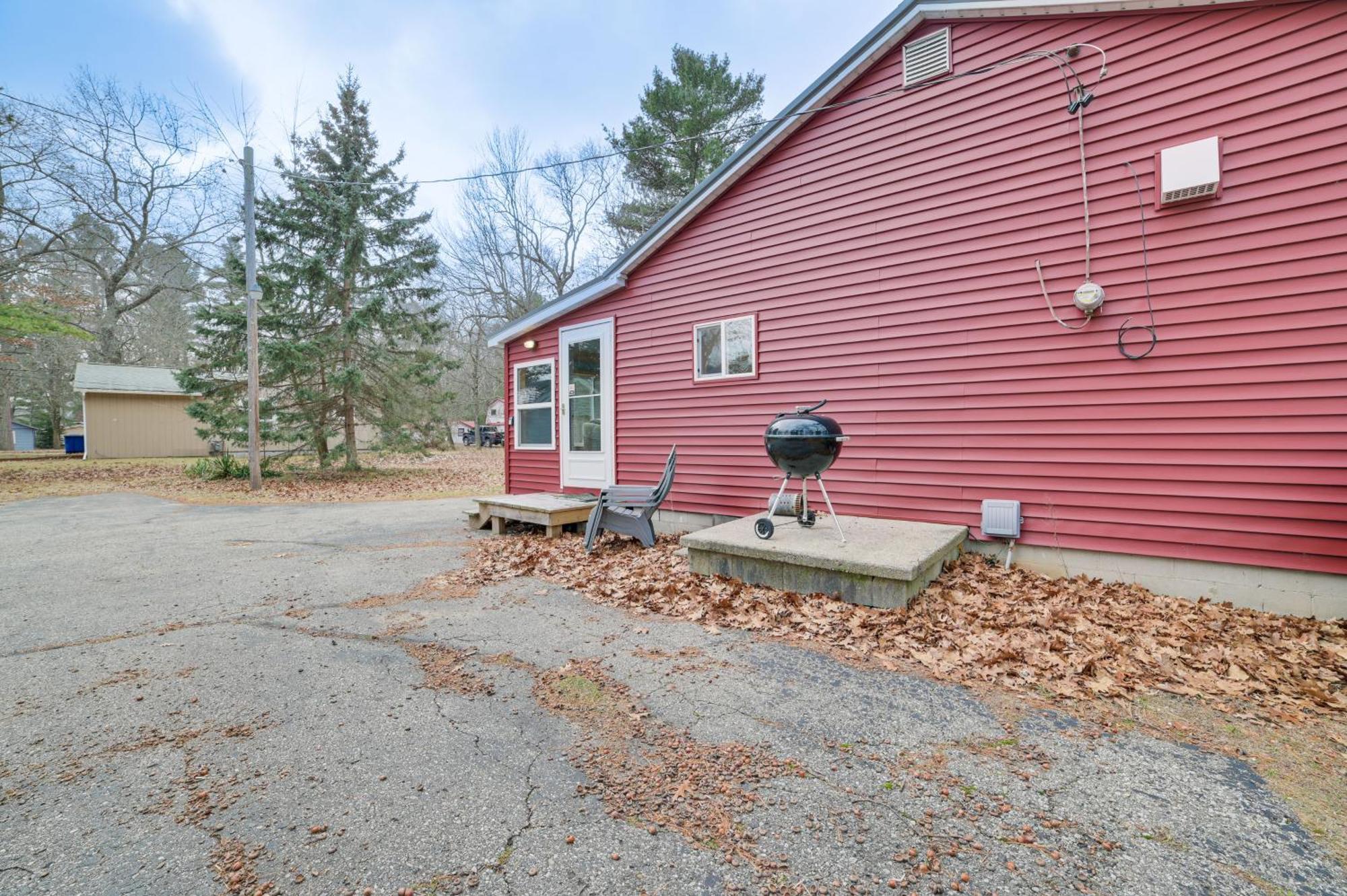 Scenic Evans Hideaway Steps To Lake Huron! Oscoda Екстер'єр фото