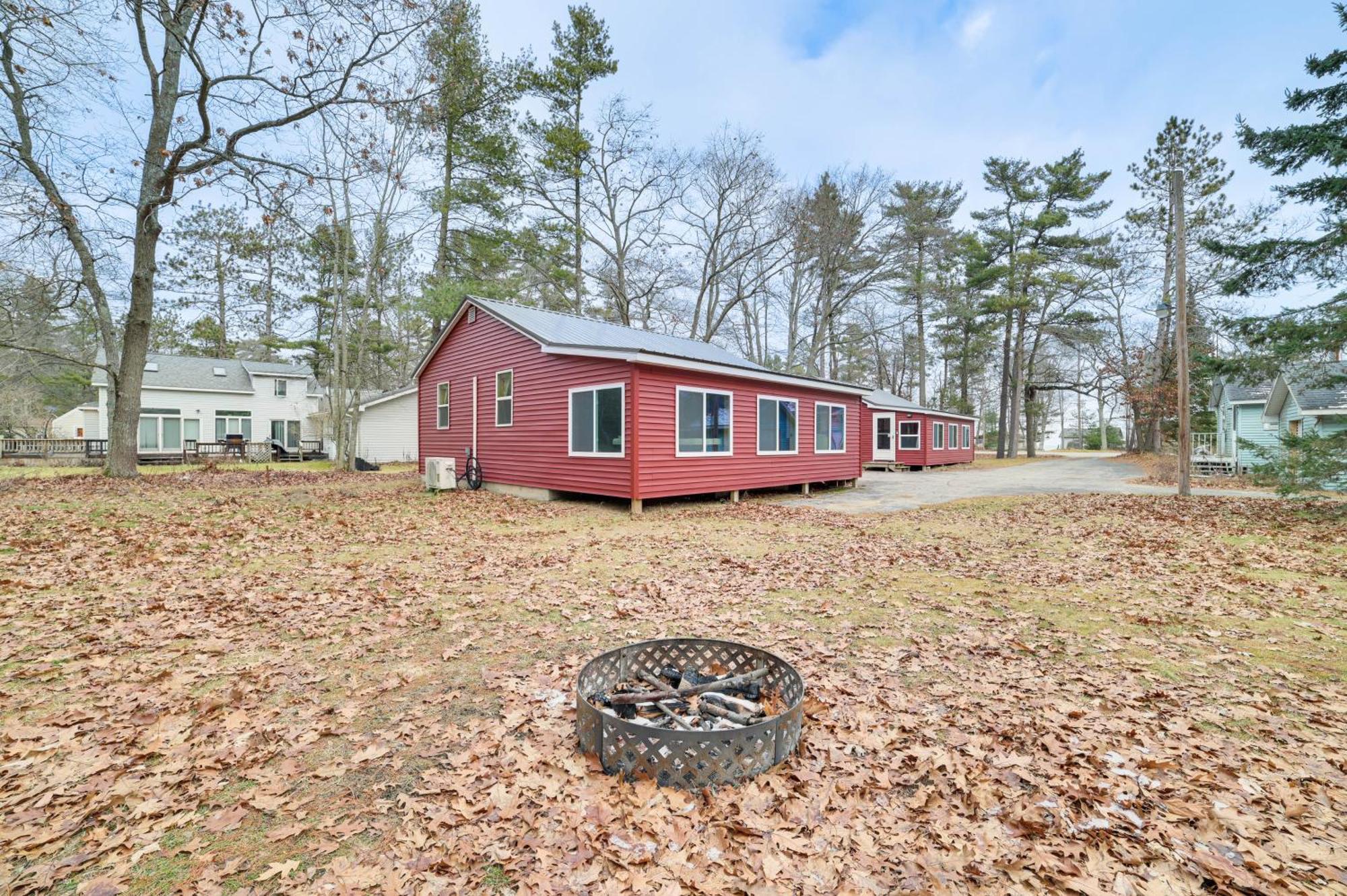 Scenic Evans Hideaway Steps To Lake Huron! Oscoda Екстер'єр фото
