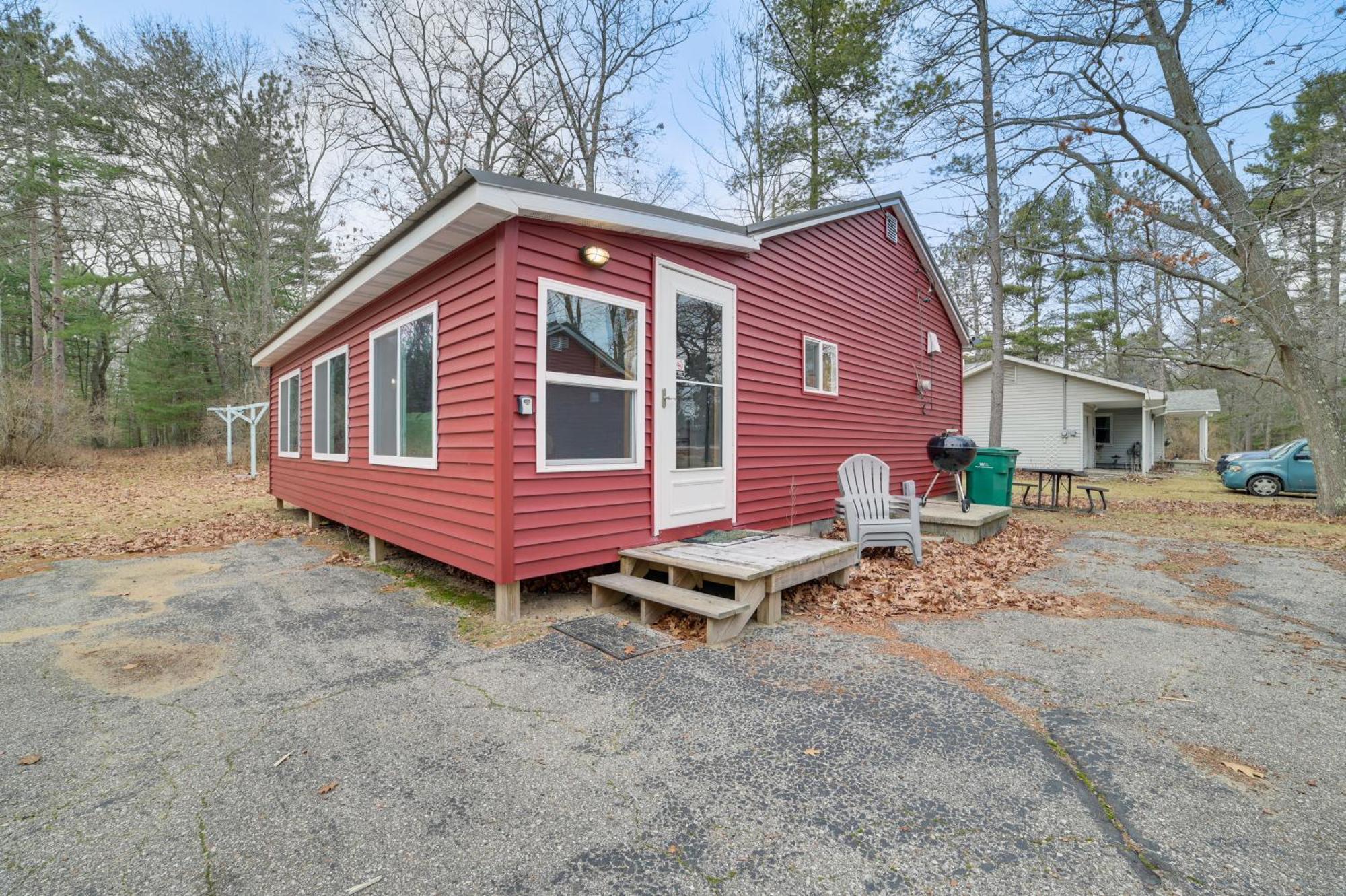 Scenic Evans Hideaway Steps To Lake Huron! Oscoda Екстер'єр фото